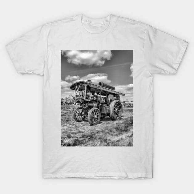Showmans Engine "Lord Nelson" Black and White T-Shirt by avrilharris